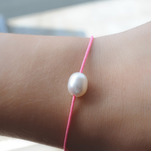 Pink cord bracelet and white pearl  - Tikopia