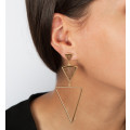 Drop earrings and golden and wood triangles - Poli Joias