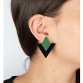 Boucles d'oreilles fantaisies avec triangles verts et noirs  - Poli Joias