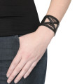 Bracelet manchette en cuir noir avec de la dentelle - Sev Sevad