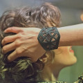 Bracelet manchette losange en cuir noir avec de la dentelle - Sev Sevad
